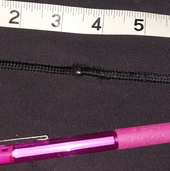 Lululemon Groove Shorts Reversible Black and Pink Size 6 - Picture 4 of 8